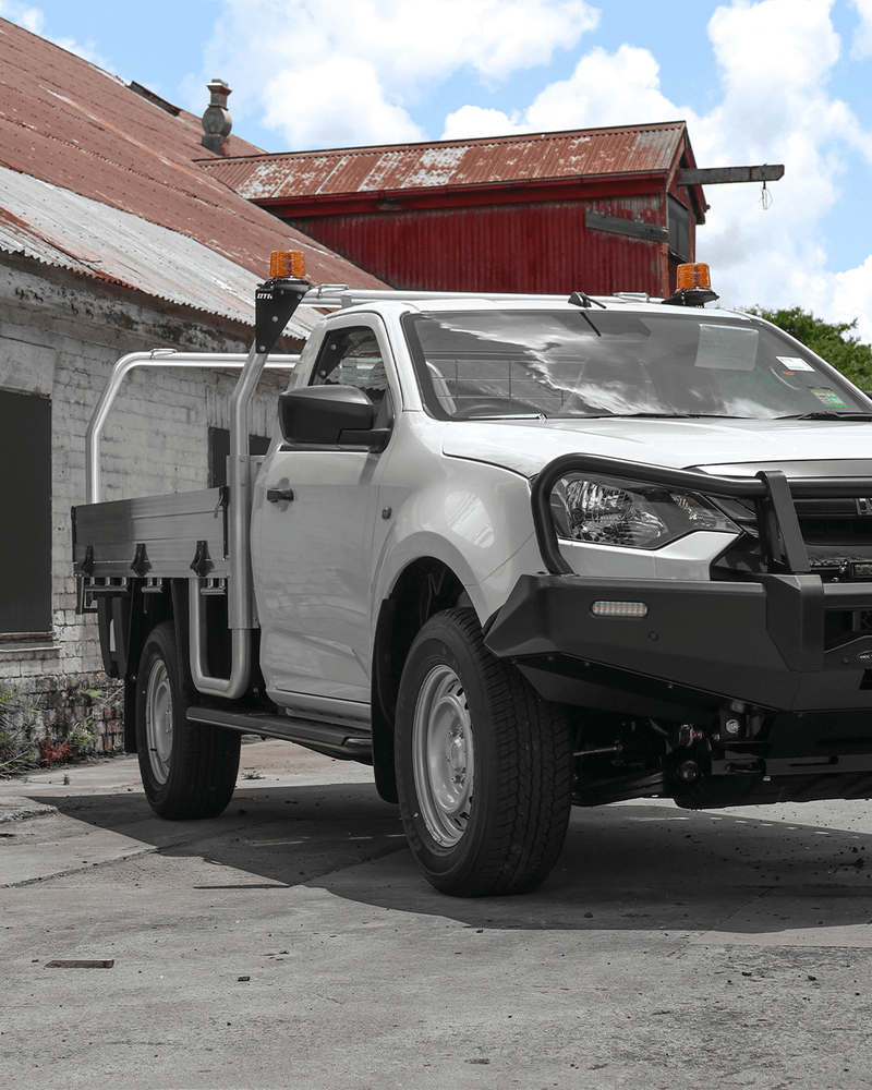 Single-Cab Isuzu D-Max | Bull Bar, Side Steps & Beacon + Bracket - Mick Tighe 4x4 & Outdoor